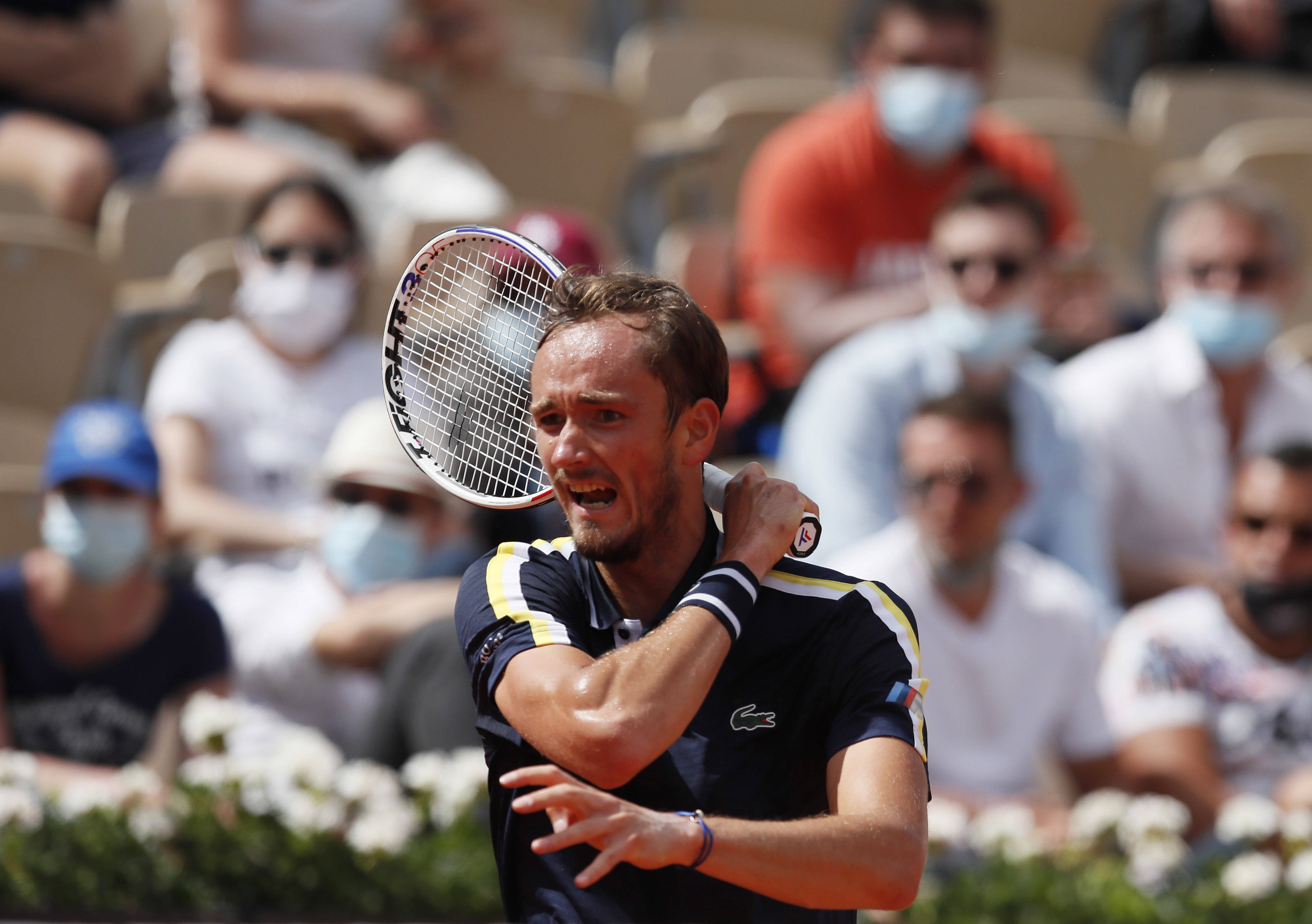 德国网球队逆转意大利网球队，梅德韦杰夫爆发神勇的简单介绍