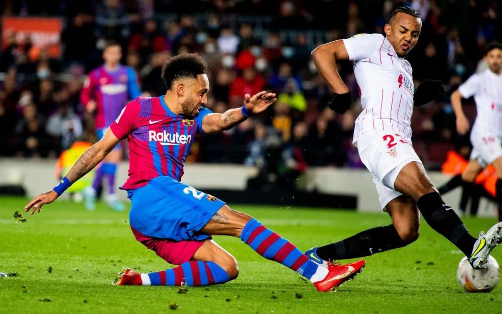 关于塞维利亚客场挑战巴塞罗那，谁能在比赛中占据优势？的信息