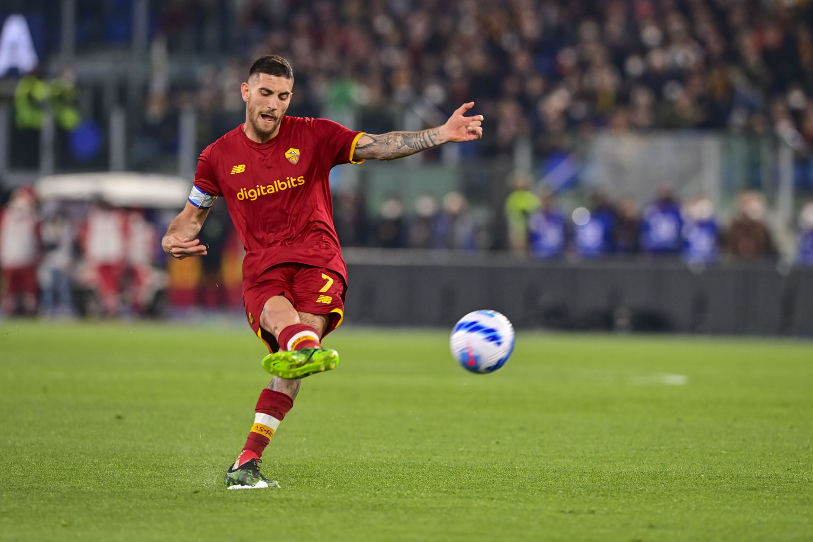 罗马城德比传来惊喜,罗马球迷狂欢不已 罗马城德比传来惊喜,罗马球迷狂欢不已