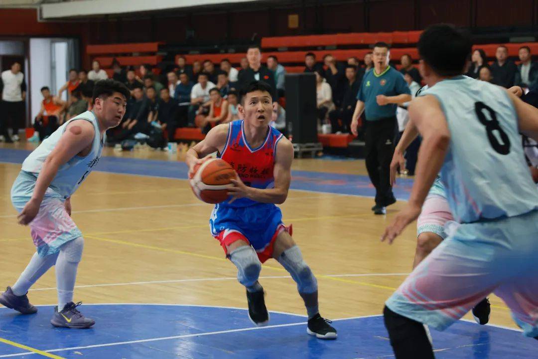 包含精彩绝伦！篮球联赛球队实力同等的词条