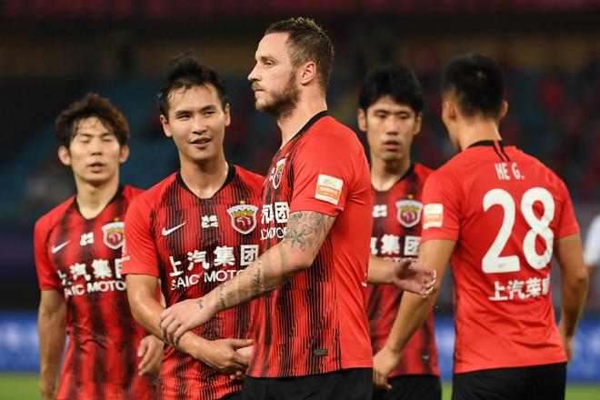 关于上港胜负建业，中超冠军竞争愈发激烈的信息