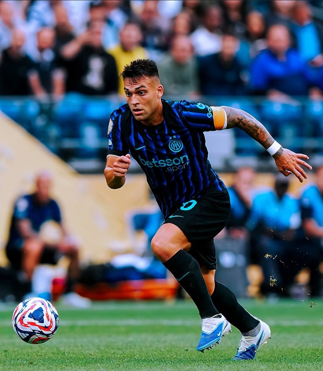 包含红黑之争再起，AC米兰力挫国米的词条