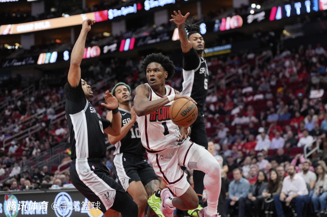 火箭主场轻取马刺,哈登砍下分 火箭主场轻取马刺,哈登砍下分