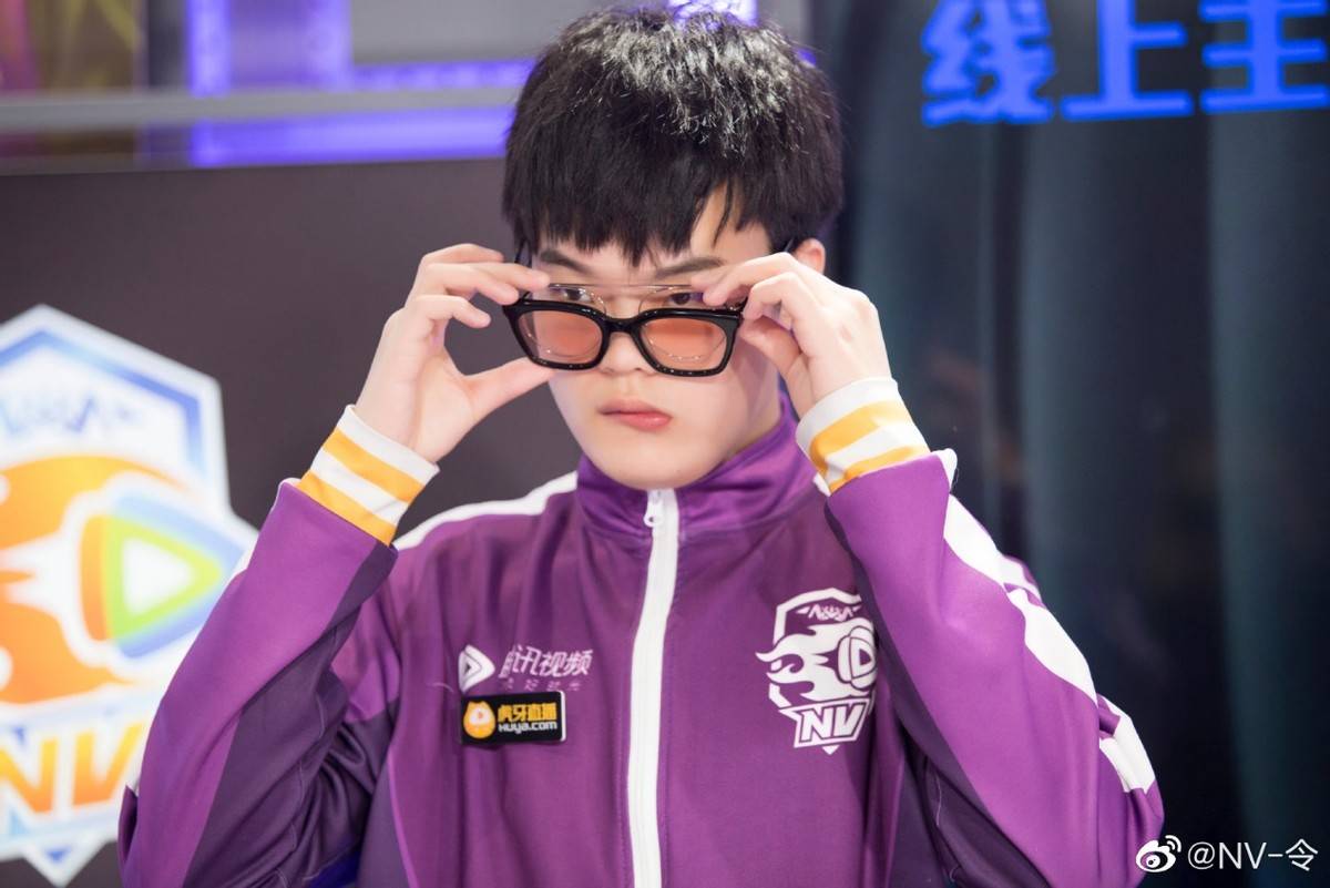 包含印尼队逆转马来西亚队，黄鸭组合状态火热的词条