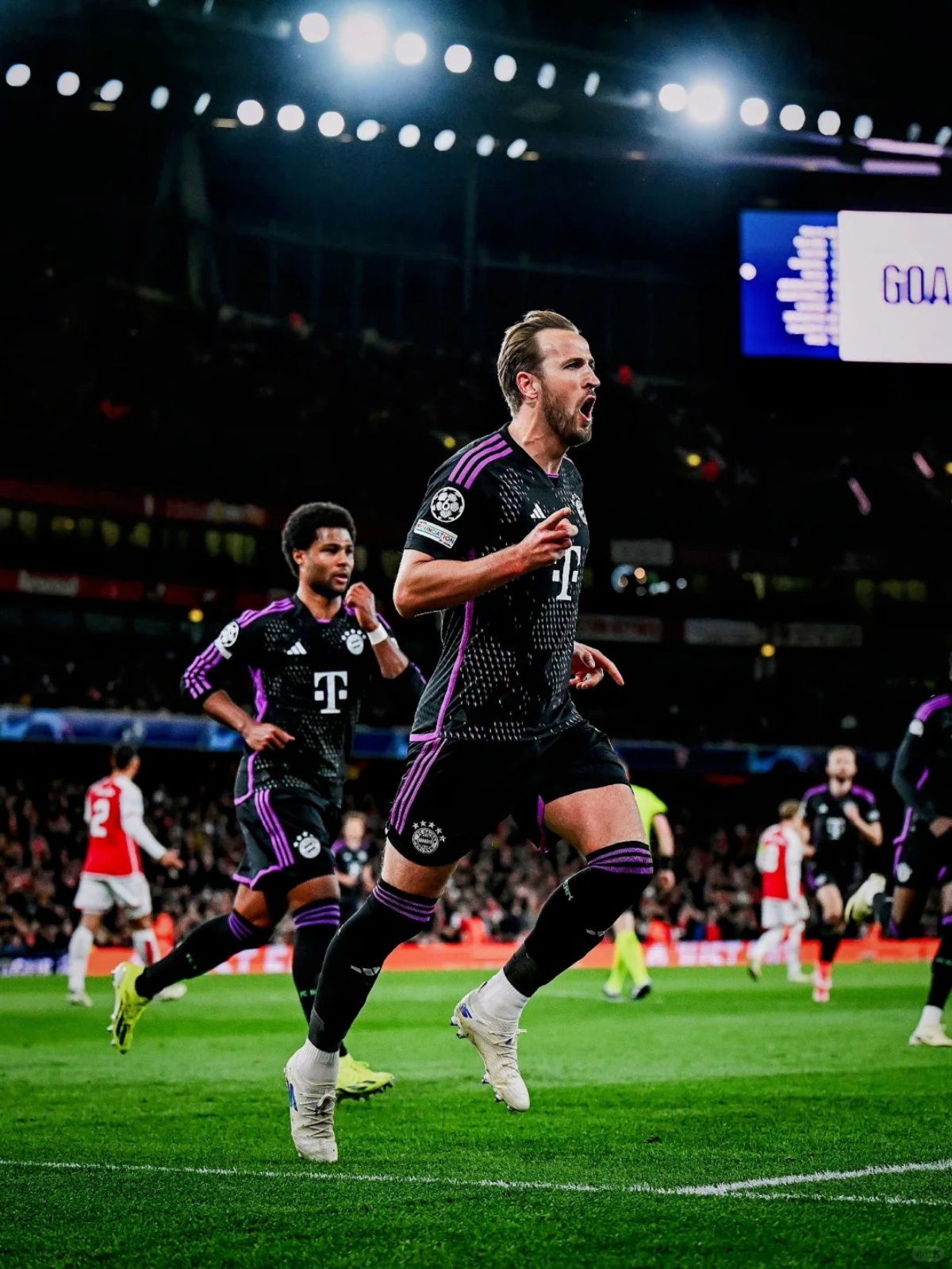 包含拜仁慕尼黑全力备战，士气高昂的词条