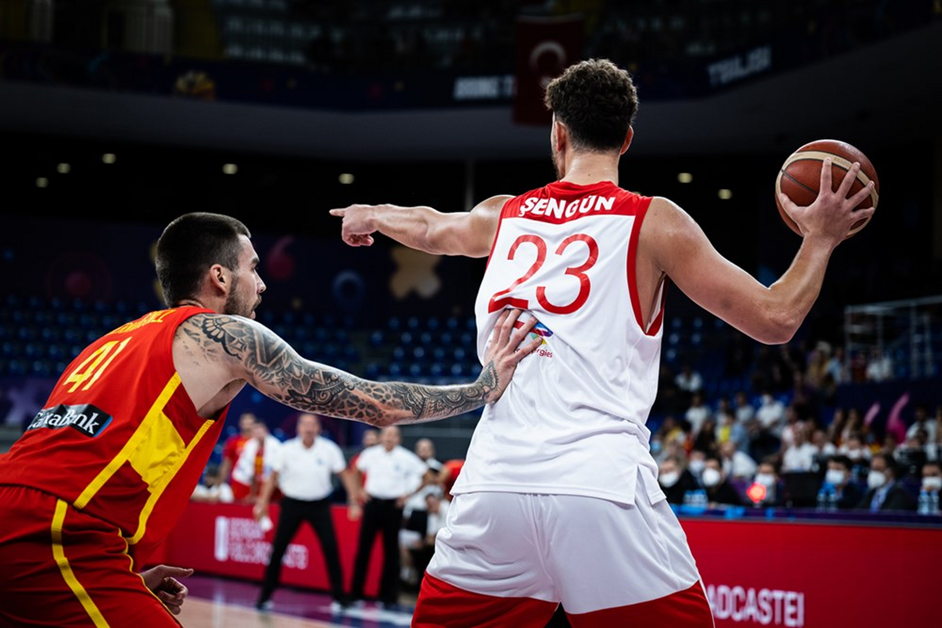 日本男篮轻取土耳其男篮，詹姆斯关键制胜的简单介绍