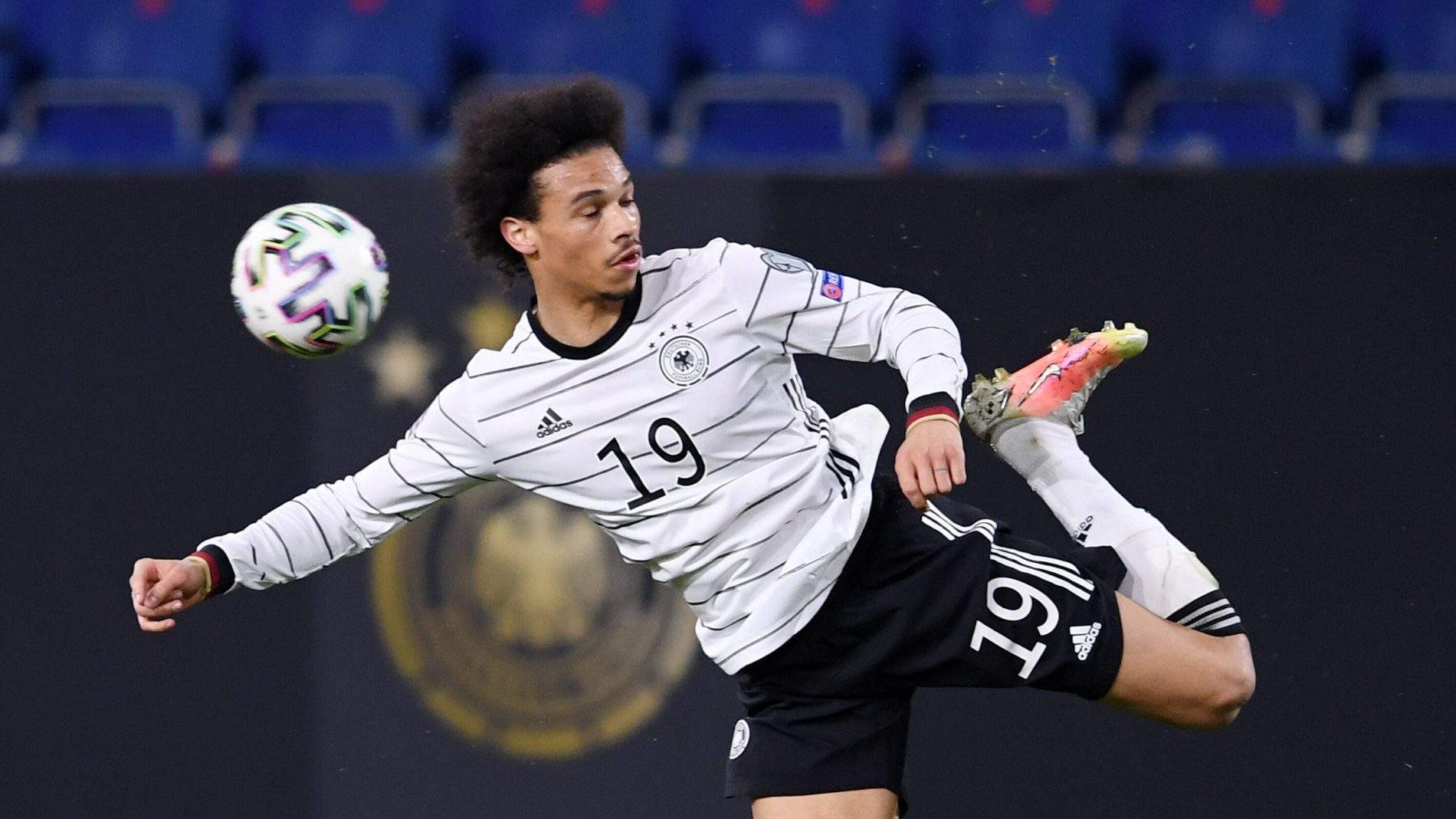 关于丹麦爆冷罗马，萨内惊艳世界的信息