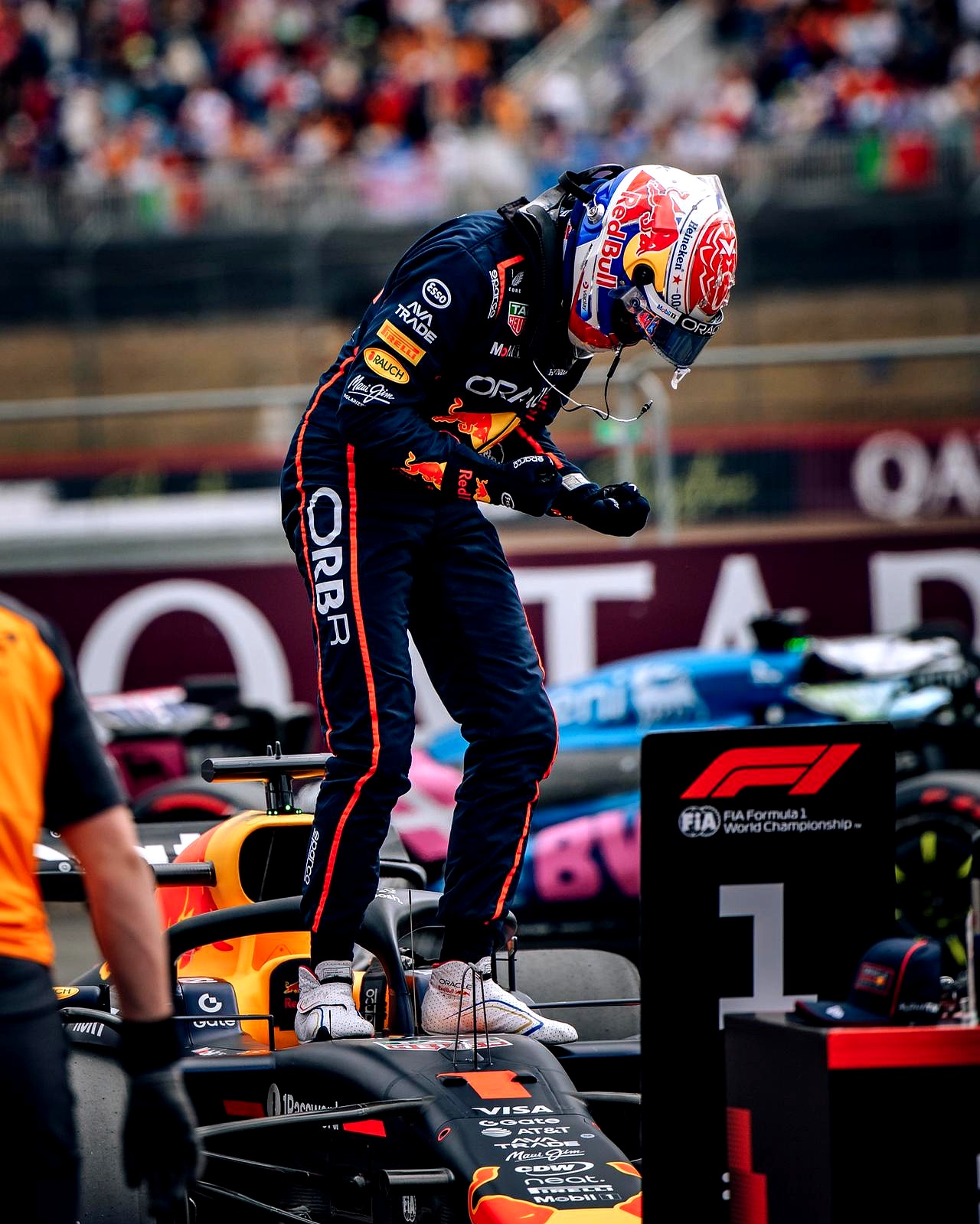 迈凯伦绝杀哈斯车队，维斯塔潘惊艳四座的简单介绍