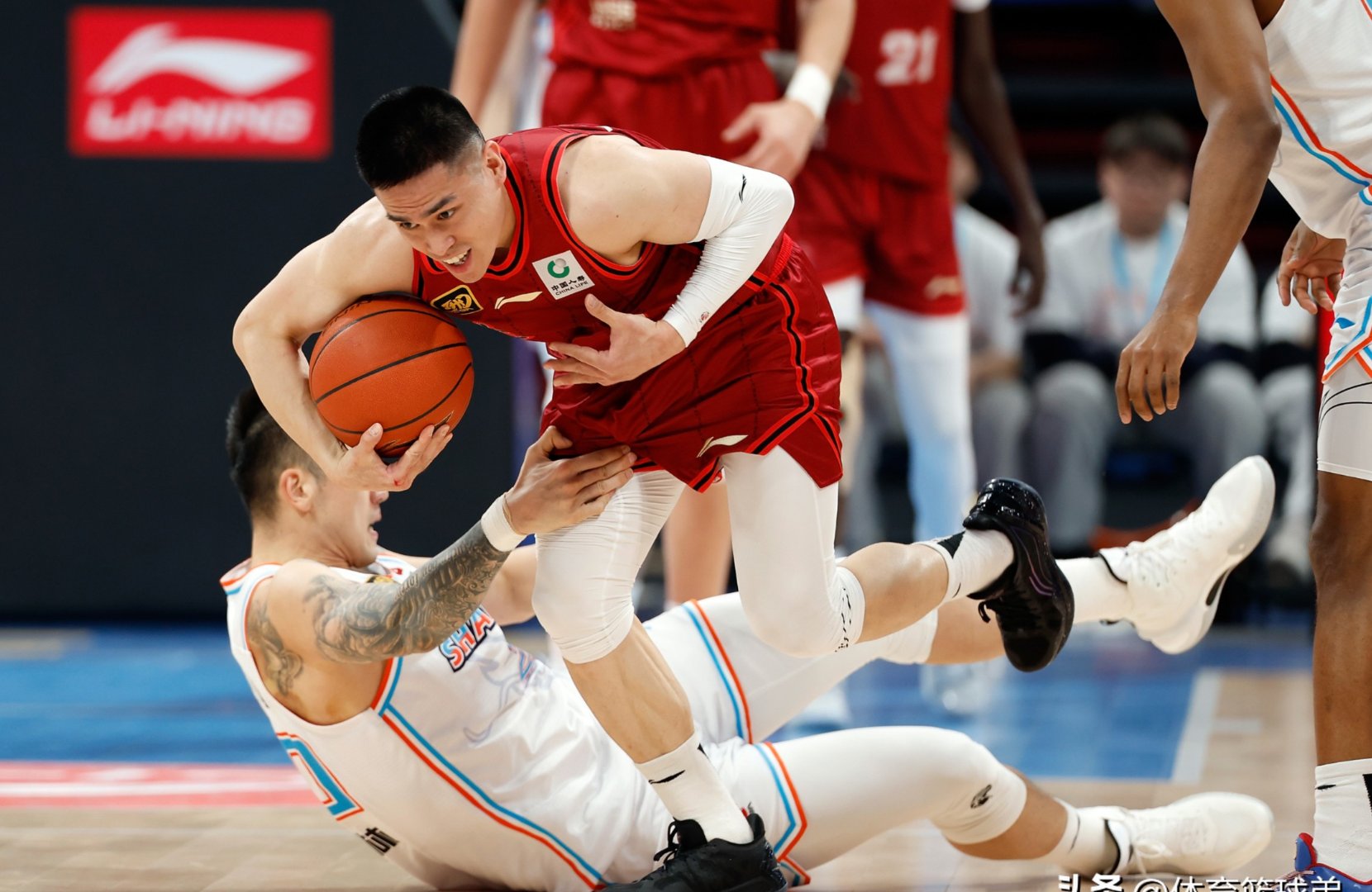 包含篮网险胜吉林队，莫兰特点燃赛场的词条