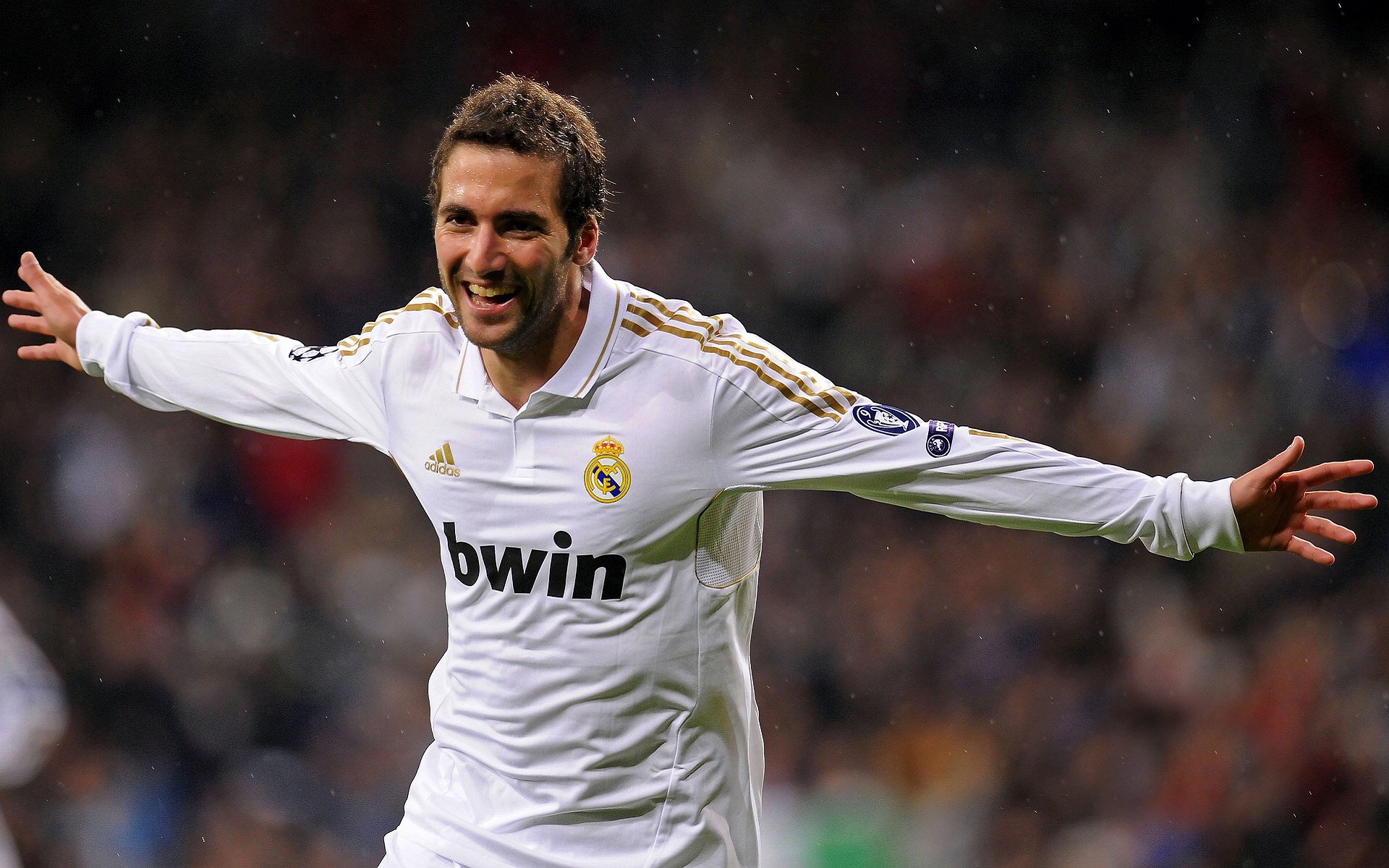 从佛罗伦萨到几内亚，阿劳霍，如何用一粒进球缝合两个世界的足球梦想