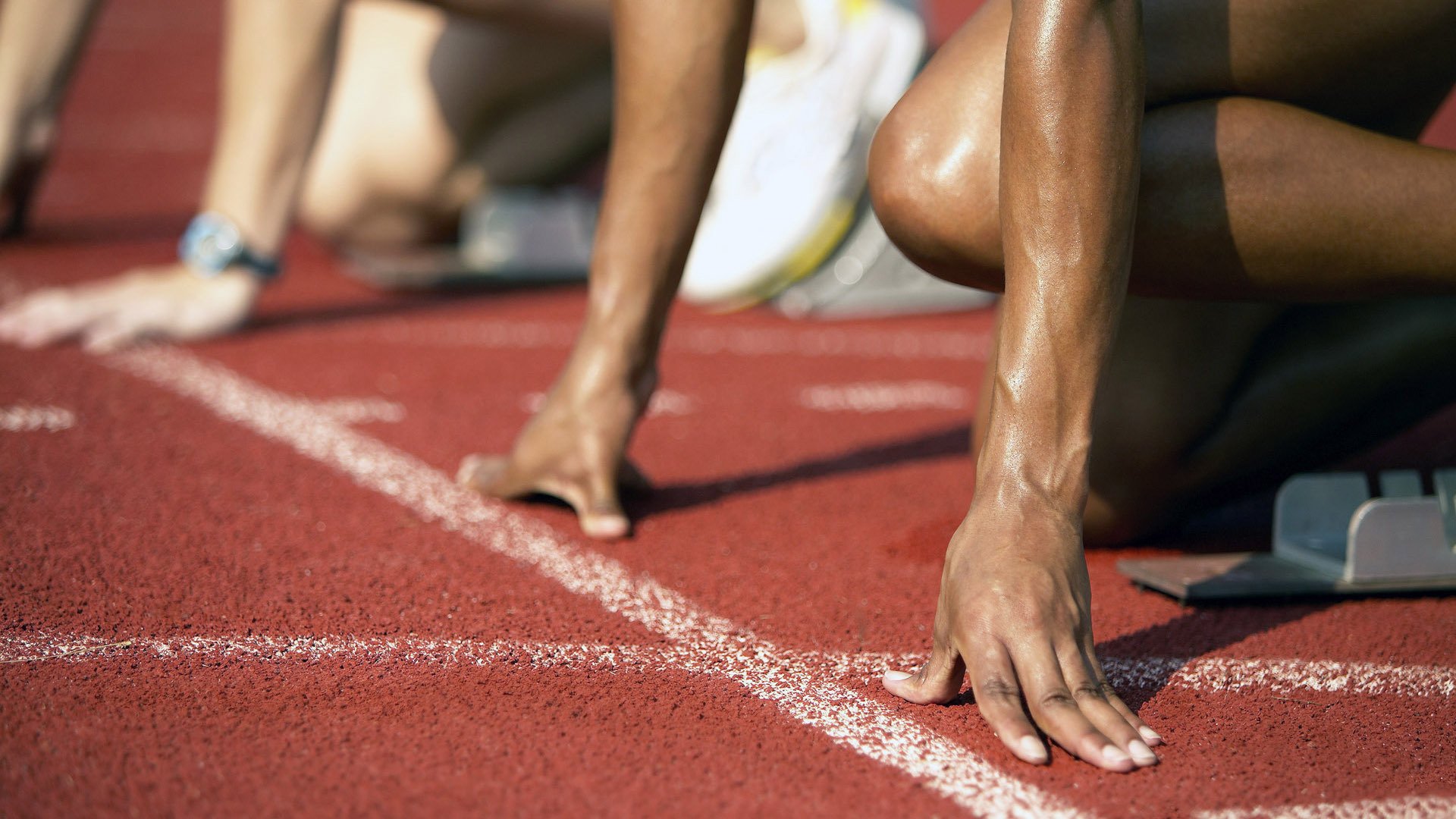 雄鹿连续得分压制黄蜂，哈利伯顿成为关键先生，一场战术与意志的较量